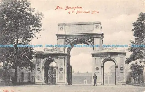 R404454 New Brompton R E Memorial Arch 2650 14 Hartmann