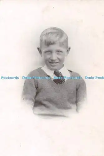 R406285 Junge alte Fotopostkarte