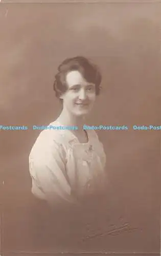 R404759 Frauenportrait Bamforth alte Fotografie Postkarte Gladys