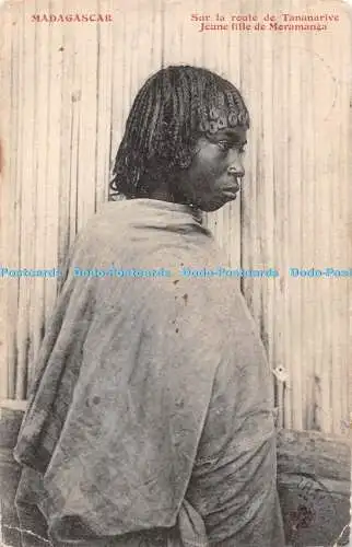 R407484 Madagascar Sur la route de Tananarive Jeune fille de Moramanga 1907