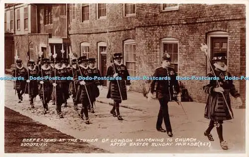 R404871 220072 J V Beefeaters ar the Tower of London Marching to Church after Ea