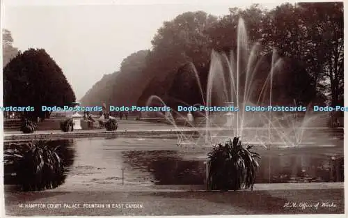 R404881 14 Hampton Court Palace Fountain in East Garden H M Office of Works