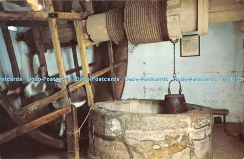 R412923 I W Carisbrooke Castle Der Esel im Rad W J Nigh Jarrold