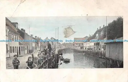 R423639 Kinder am Kanal Postkarte