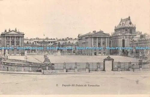 R424070 Facade du Palais de Versailles J Bellamy