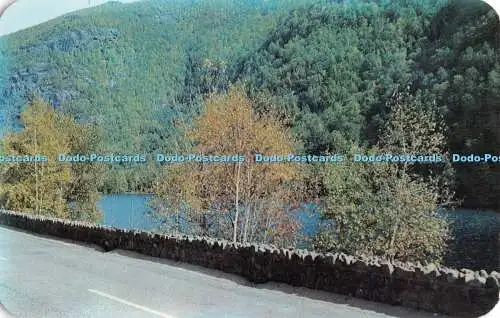 R429734 Eine typische Adirondack-Berg- und Seeszene mit Cascade Lake Bob Ka