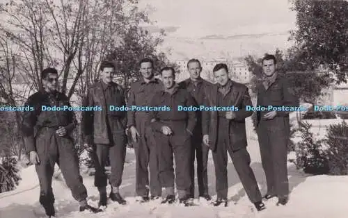 R433215 Männer alte Fotografie Postkarte Agnelli Felice LAquila Ferrania