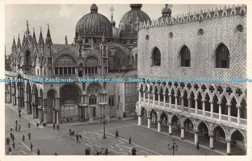 R438140 Venezia Palazzo Ducale Facciata verso la piazzetta e chiesa di S Marco G