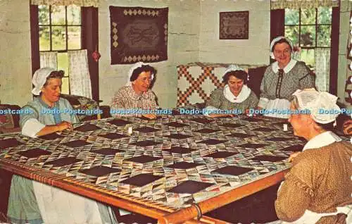 R438166 Basteln Damen Quilten in einem der Bastelhäuser Home Crafts demonstrieren