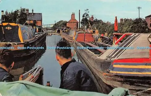 R440475 Schmale Boote auf dem Oxford Canal an der Hawkesbury Junction in der Nähe von Coventry Sa