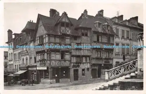 R440771 Lisieux Alte Wohnungen angesichts der St. Jacques Kirche H Eveno RP