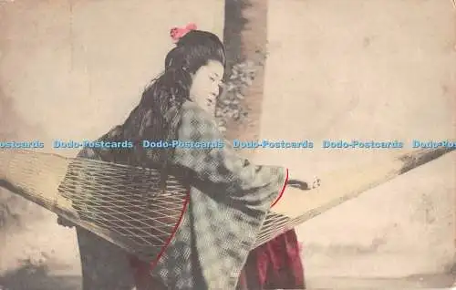 R440869 Japanisches Mädchen am Baum Hängematte 1913