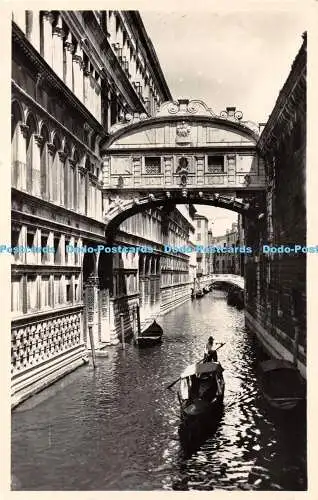 R444528 Venezia Palazzo Ducale Ponte dei Sospiri e Rio della Canonica G Brocca R