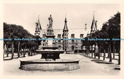 R446610 Nevers Place de la Republique et Palais Ducal C A P RP