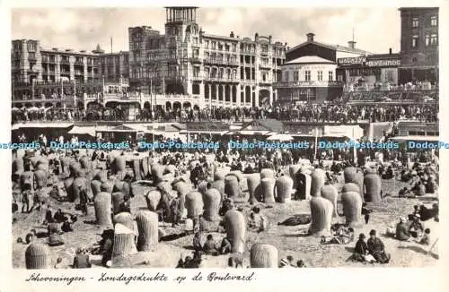 R446985 Scheveningen Zondagsdrukte op de Boulevard Hoek Den Haag RP