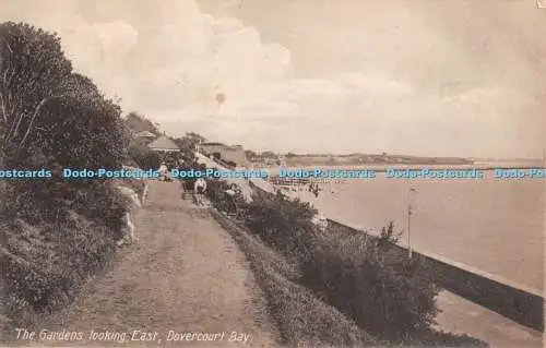 R447612 Dovercourt Bay Die Gärten mit Blick nach Osten Postkarte