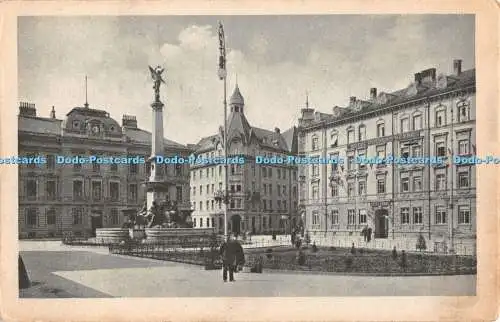 R445946 Innsbruck Bahnhofsplatz mit Vereinigungsbrunnen Nr 1773