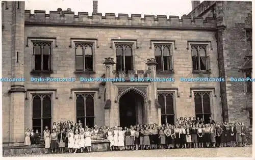 R447961 Bild mit zu vielen Menschen Postkarte