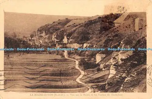 R454553 La Roche Guyon S et O Vue sur la Route et les Roches de Clachaloze G And