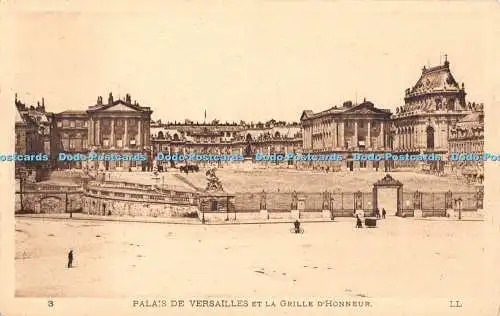 R454751 3 Palais de Versailles et la Grille dHonneur LL Levy Fils