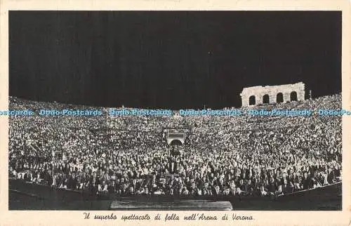 R455236 Il superbo spettacoto di folla nell Arena di Verona Gianni Ferrari