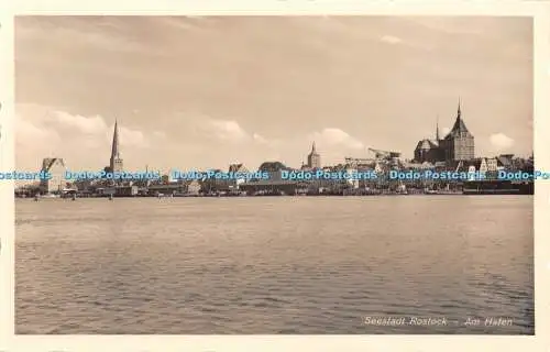 R456448 Seestadt Rostock Am Hafen Schoning Nr 89815 RP 1946