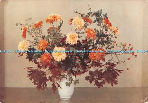 R457083 Laub kann mit Spray-Chrysanthemen verwendet werden, um einen herbstlichen Vas