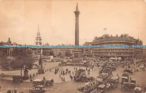 R457126 London Trafalgar Square The Nelson Column