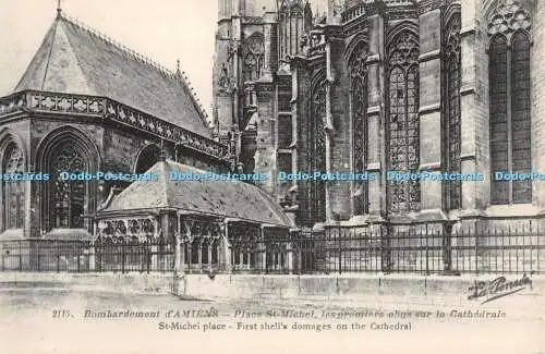 R457318 Bombardment d Amiens St Michel Platz erste Granatdomagen auf der Kathedra