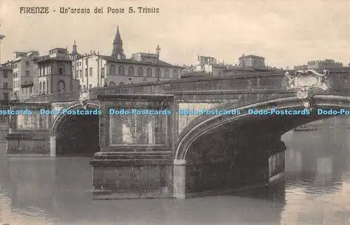 R465865 Firenze Un arcata del Ponte S Trinita 4195