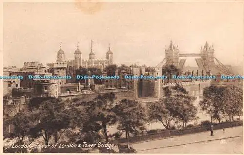 R462539 London Tower of London und Tower Bridge J Beagles