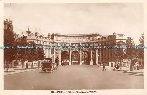 R466141 London The Admiralty Arch The Mall