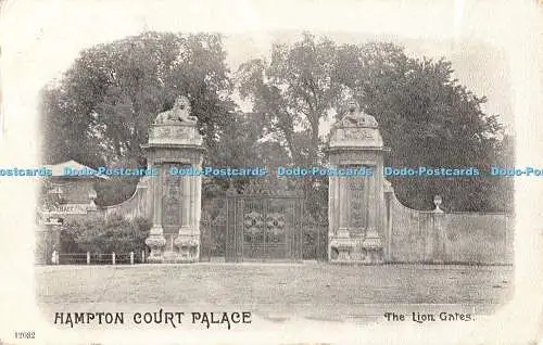 R465146 12032 Hampton Court Palace The Lion Gates The Nelson Series G and P 1907