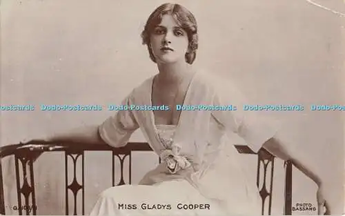 R471942 G 108 1 Miss Gladys Cooper Bassano RP 1915