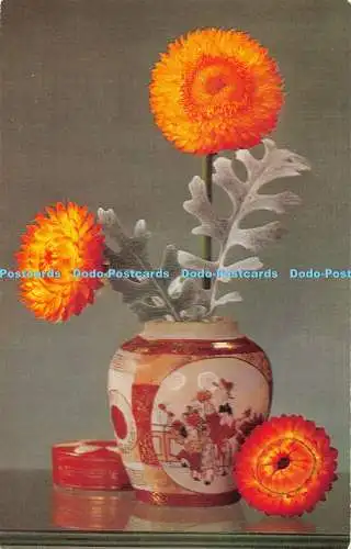 R476397 Gelbe Blumen in Vase J Lachs Kamerafarbe