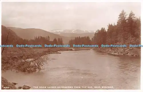 R473182 Die schneebedeckten Cairngorms aus dem Dee bei Braemar J B White RP