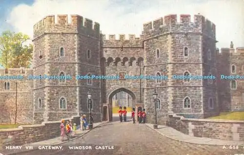 R470049 Windsor Castle Henry VIII Gateway Valentine Art Farbe Brian Gerald 1960