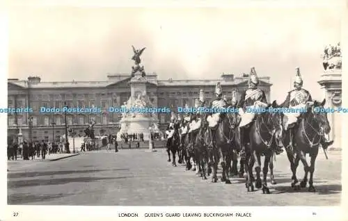 R480521 27 London Queens Guard Leaving Buckingham Palace Horses RP