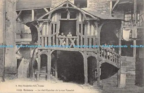 R480579 E Mary Rousseliere 1229 Rennes Le vieil Escalier de la rue Vasselot Phot