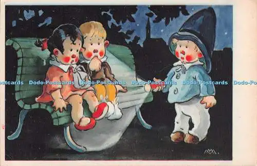 R481632 Drei kleine Kinder sitzen nachts auf einer Bank Cecami