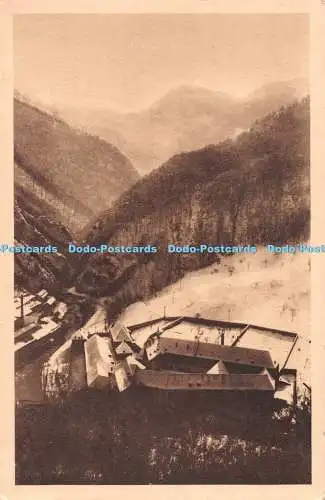 R486663 Dauphine Fourvoirie Distillerie de la Grande Chartreuse en hives Vue d e