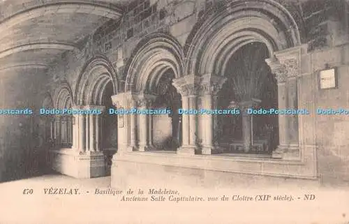 R483337 Vezelay Basilique de la Madeleine Ancienne Salle Capitulaire vue du Cloi