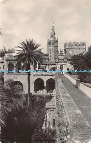 R487259 Sevilla Die Giralda aus dem königlich maurischen Schloss Abelardo Linares