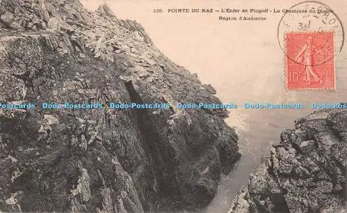 R489055 Pointe du Raz L Enfer de Plogoff La Cheminee du Diable Region d Audierne