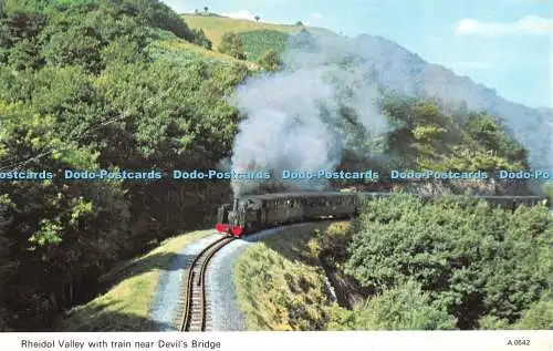 R483977 Rheidol Valley mit Zug nahe Teufelsbrücke E T W Dennis