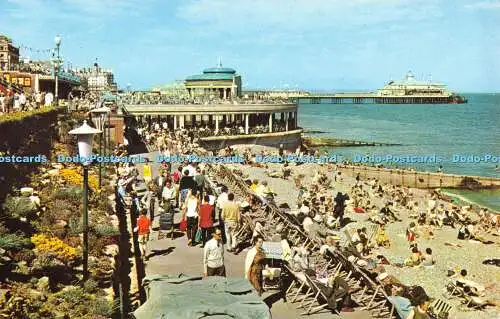 R484012 Eastbourne Musikpavillon und Pier Postkarte