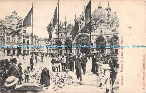 R486250 Venezia Piazza S Marco con Piccioni G Zanetti 1904