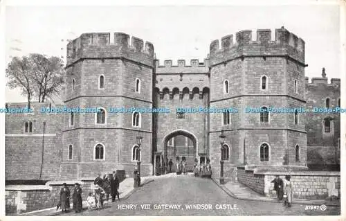 R486308 Windsor Castle Henry VIII Gateway 1939