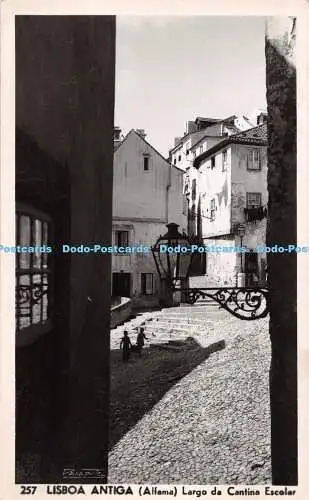 R487908 257 Lisboa Antiga Alfama Largo da Cantina Escolar Coleccao Passaporte Lo