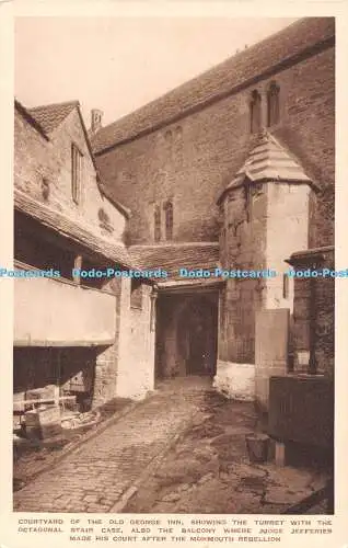 R489976 Innenhof des Old George Inn zeigt den Turm mit der achteckigen St